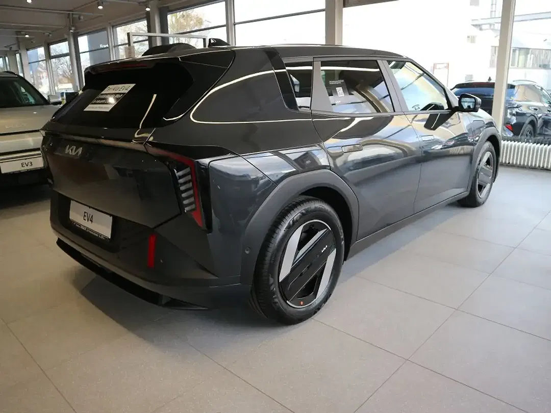 Kia EV4 - Thumbnail 3