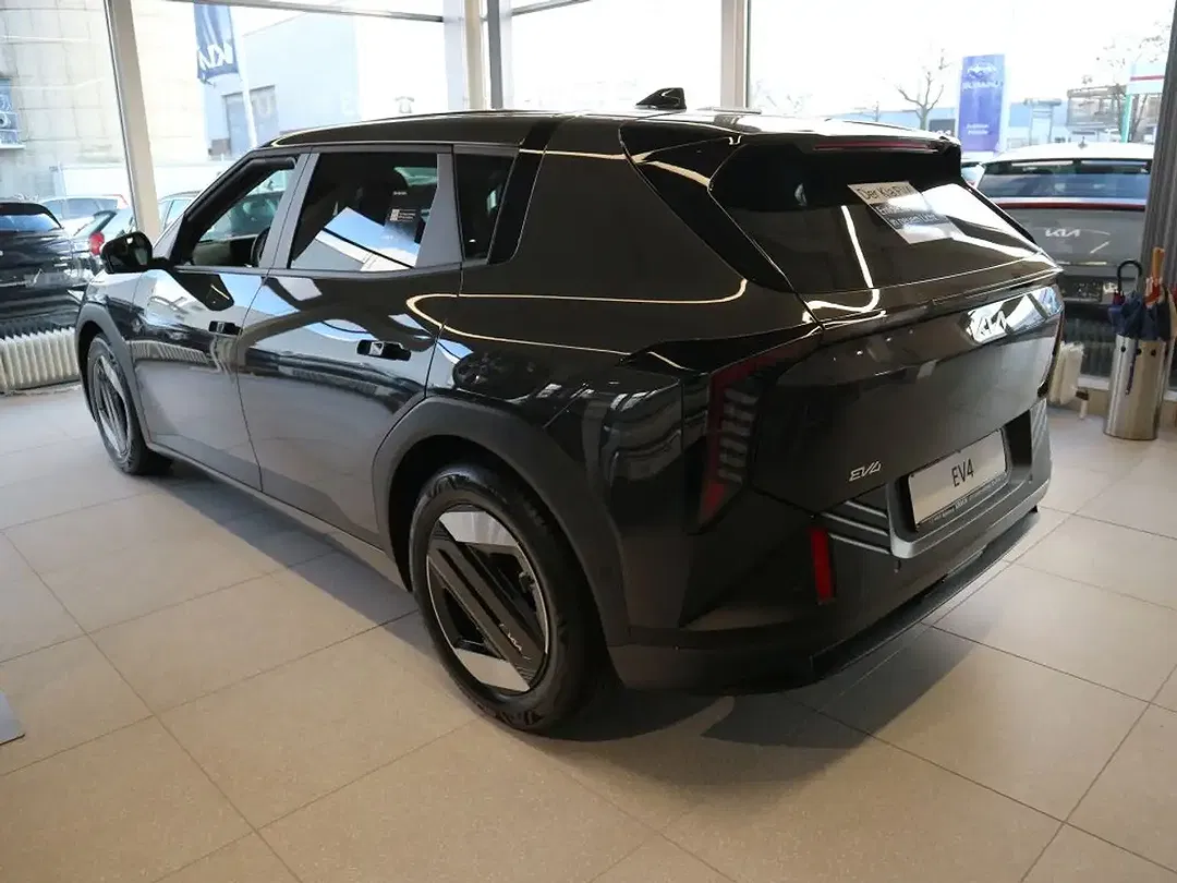Kia EV4 - Thumbnail 4