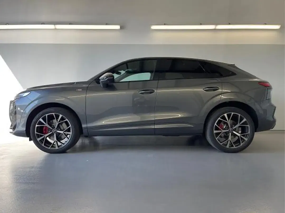 Audi Q3 - Thumbnail 3