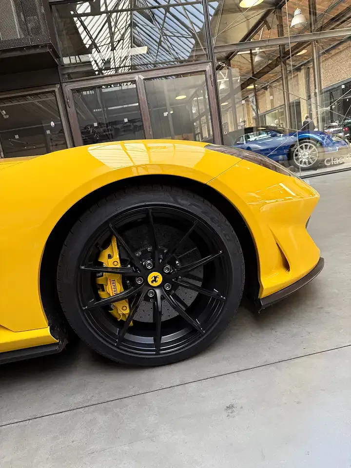 Ferrari 812 - Thumbnail 10
