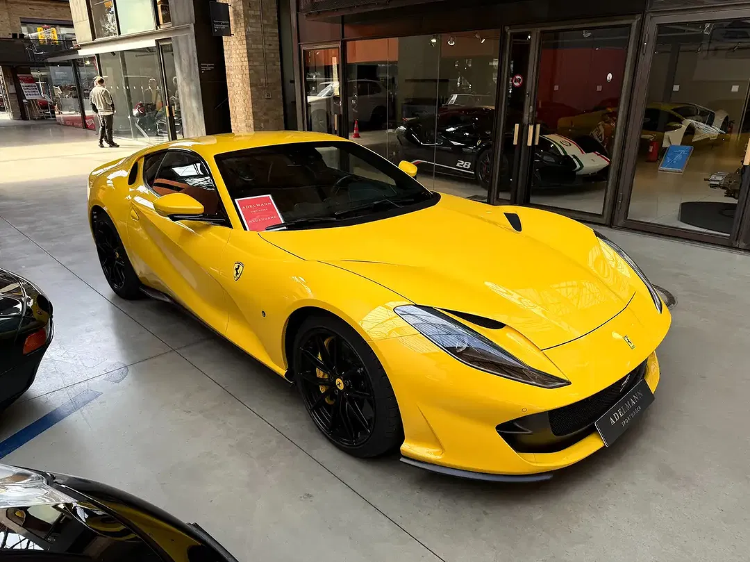Ferrari 812 - Thumbnail 4