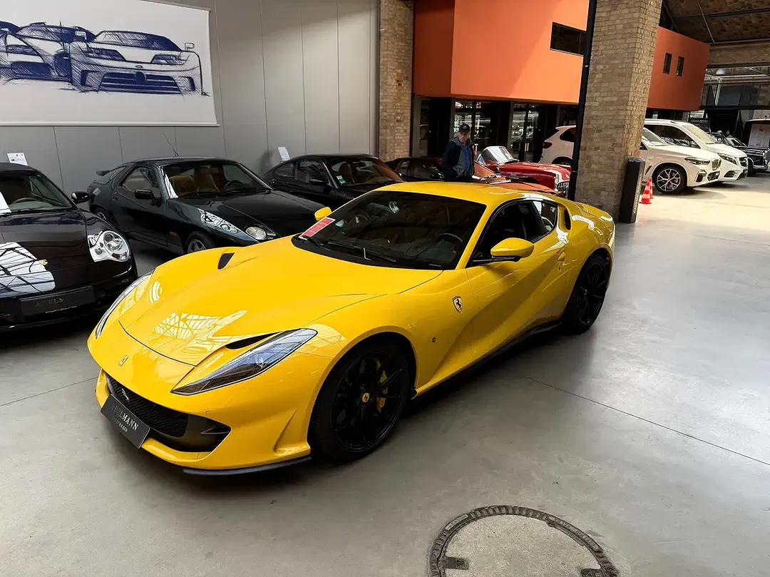 Ferrari 812 - Thumbnail 6
