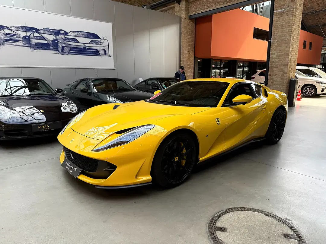 Ferrari 812 - Thumbnail 8