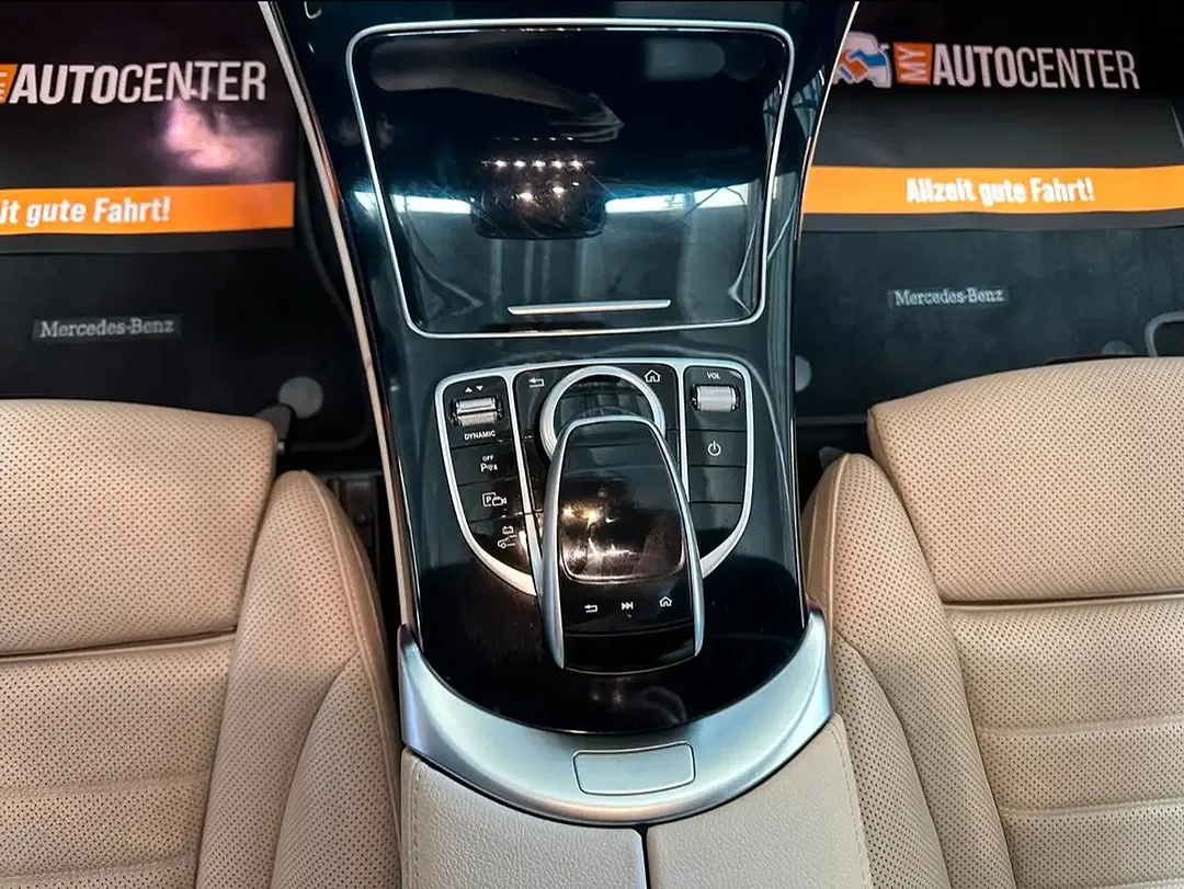 Mercedes-Benz C 300 - Thumbnail 11