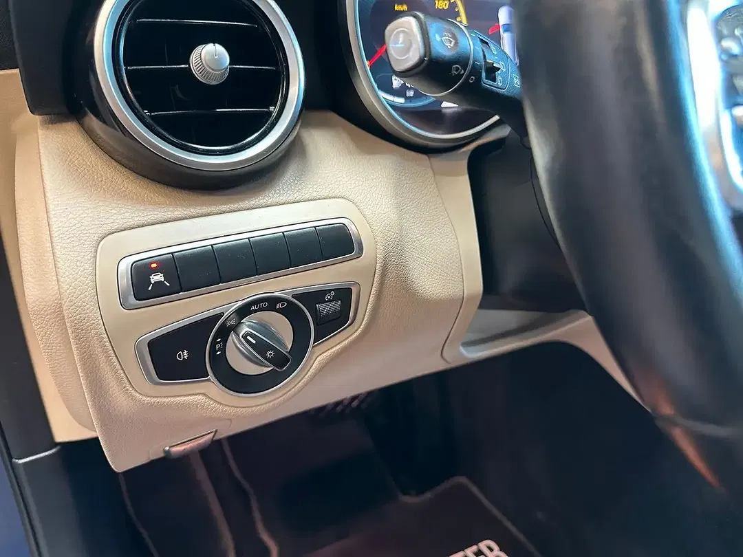 Mercedes-Benz C 300 - Thumbnail 9