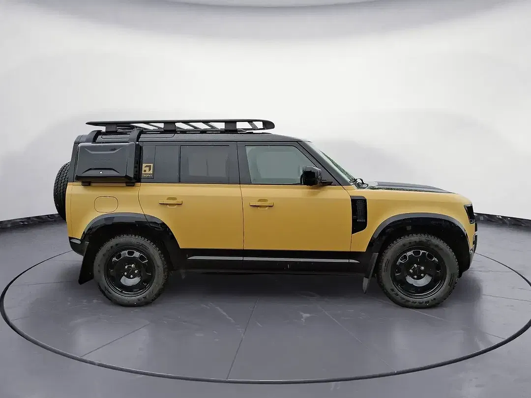 Land Rover Defender - Thumbnail 3