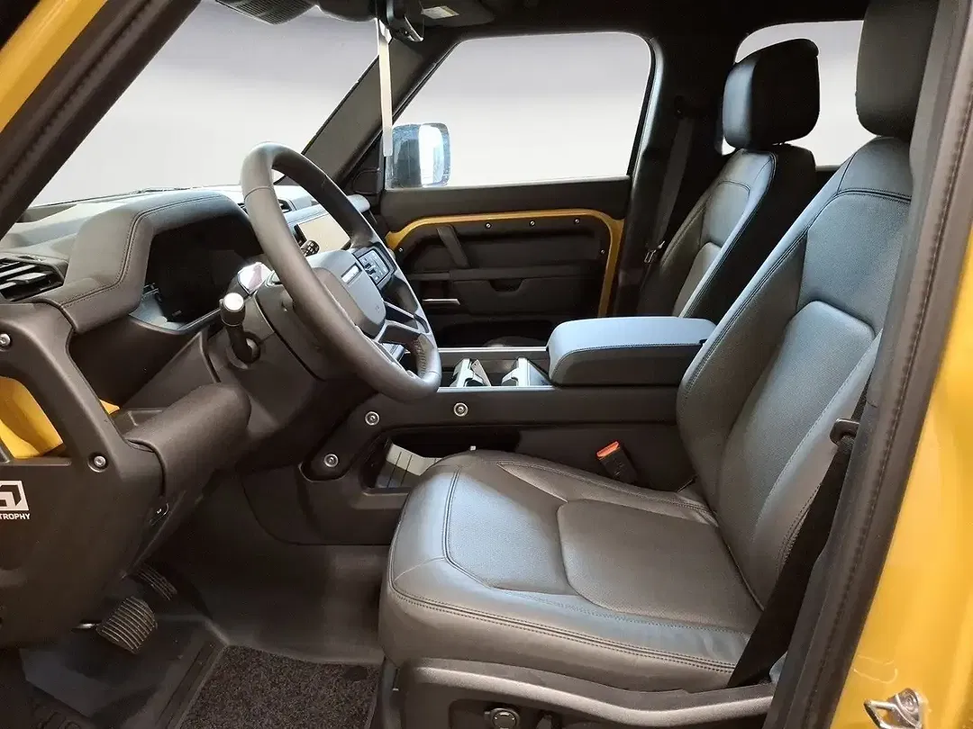 Land Rover Defender - Thumbnail 6