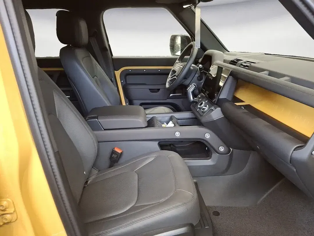 Land Rover Defender - Thumbnail 8
