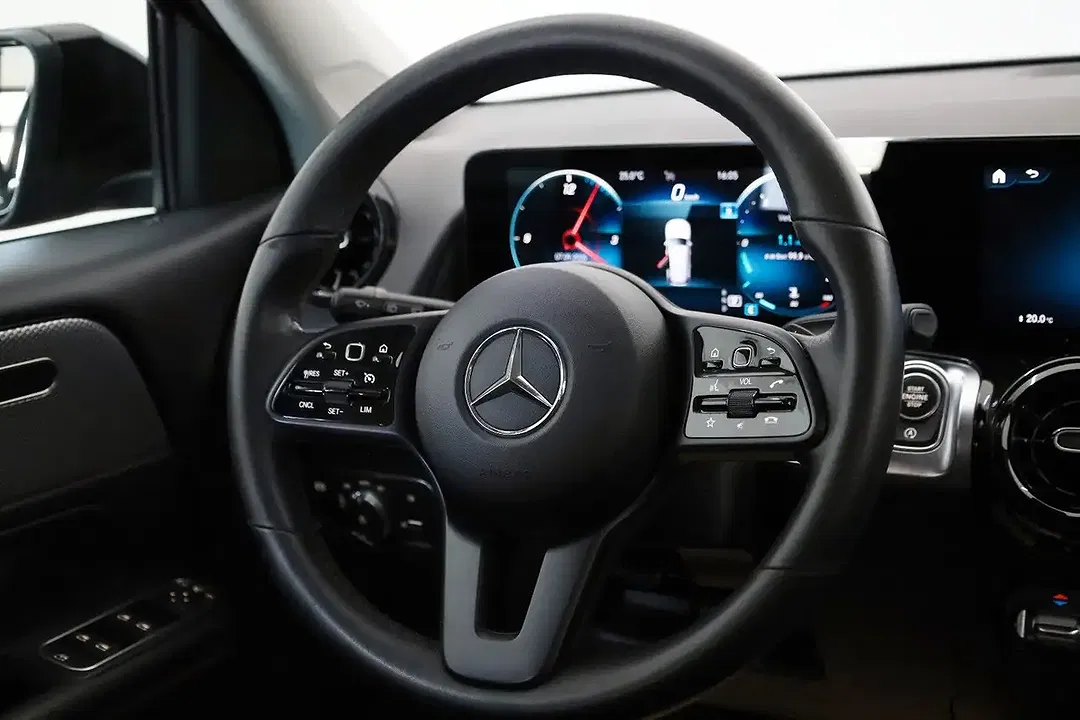 Mercedes-Benz GLB 200 - Thumbnail 16
