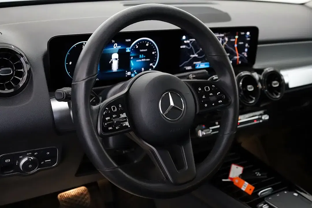 Mercedes-Benz GLB 200 - Thumbnail 17