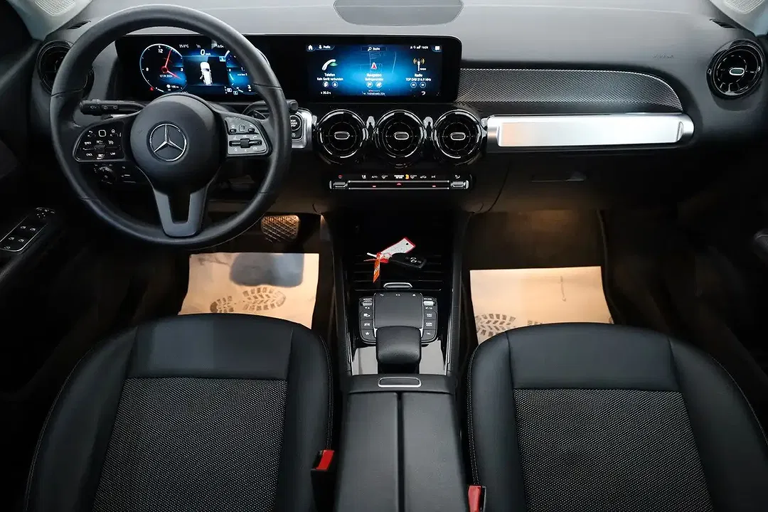 Mercedes-Benz GLB 200 - Thumbnail 3