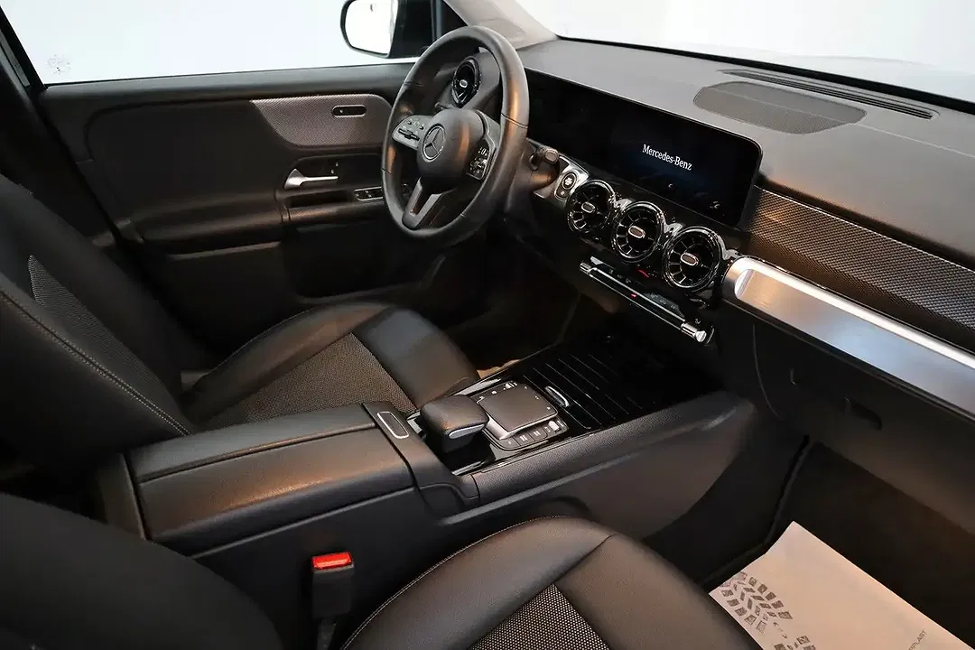 Mercedes-Benz GLB 200 - Thumbnail 4
