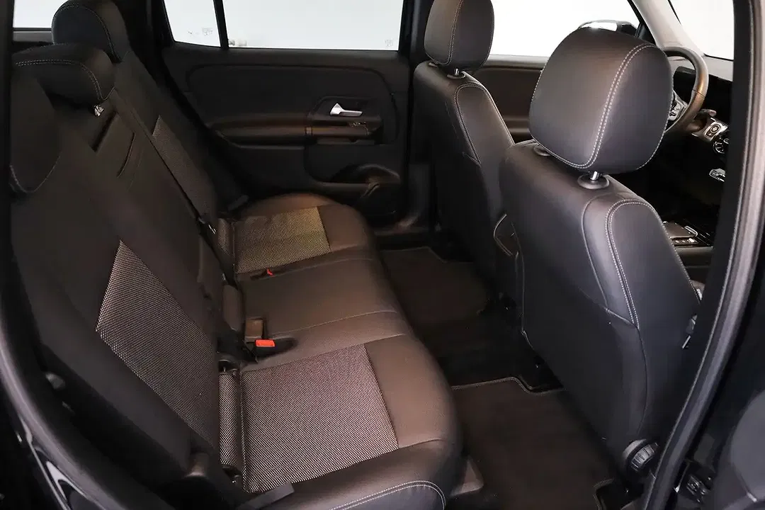 Mercedes-Benz GLB 200 - Thumbnail 6