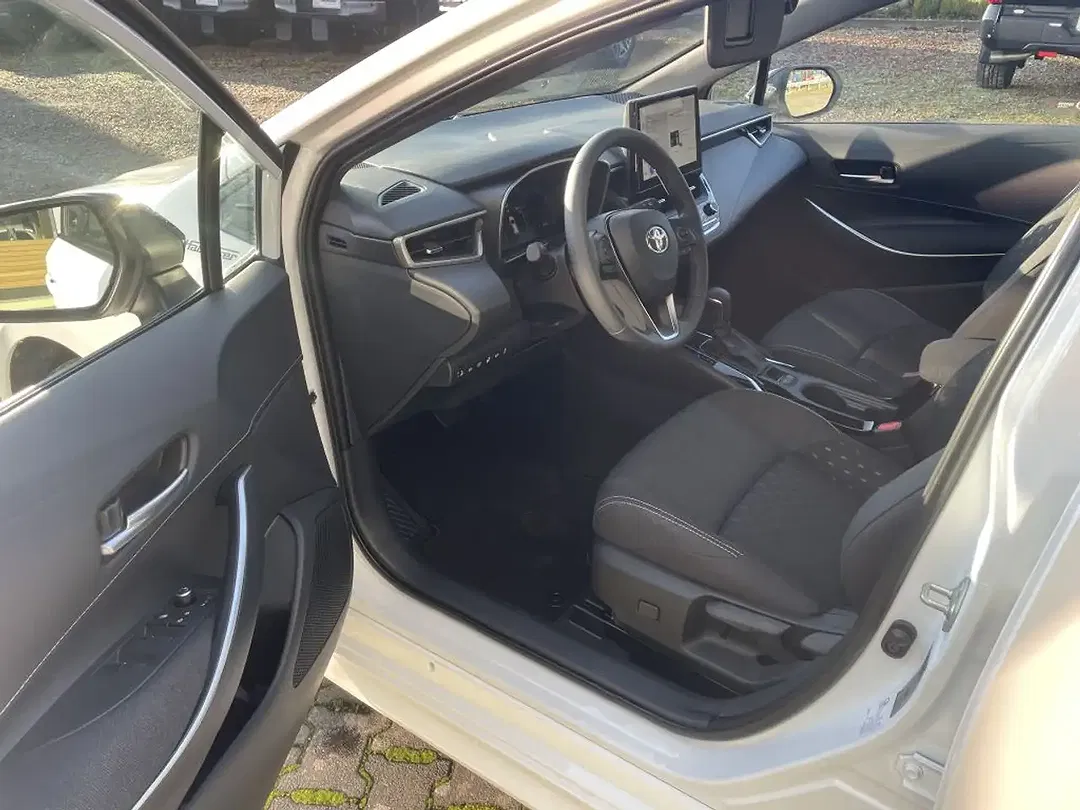Toyota Corolla - Thumbnail 13