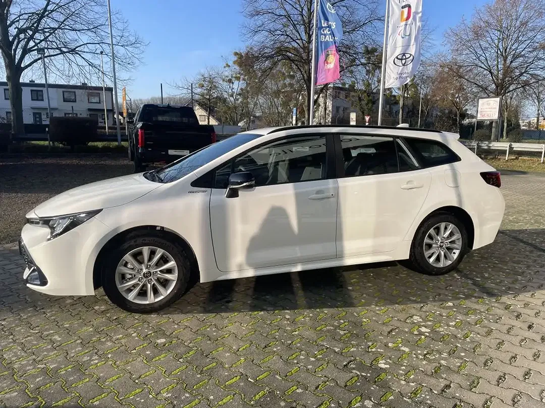 Toyota Corolla - Thumbnail 4