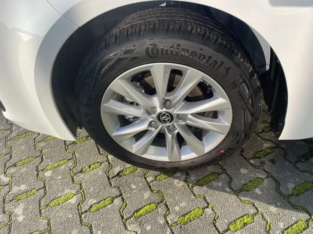 Toyota Corolla - Thumbnail 5