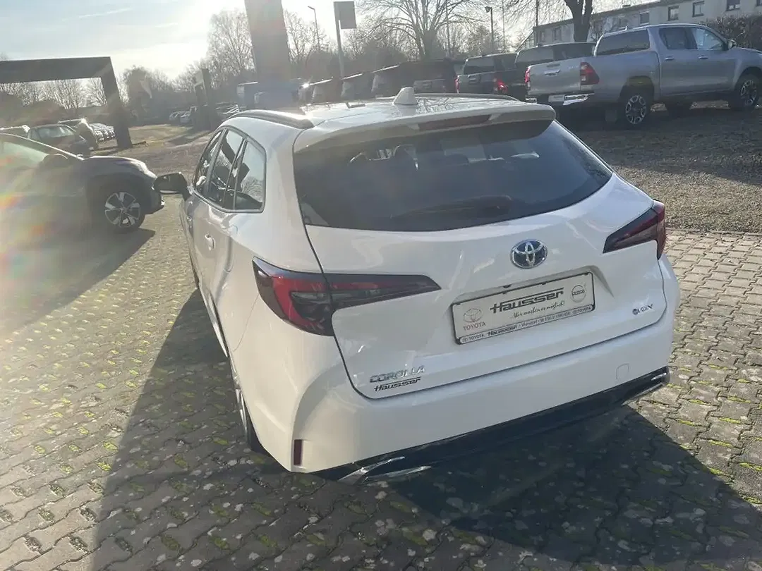 Toyota Corolla - Thumbnail 6
