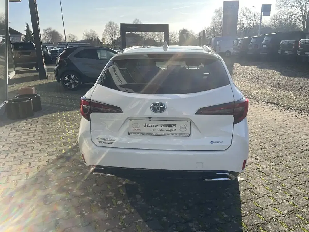 Toyota Corolla - Thumbnail 7