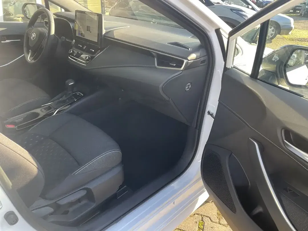 Toyota Corolla - Thumbnail 9