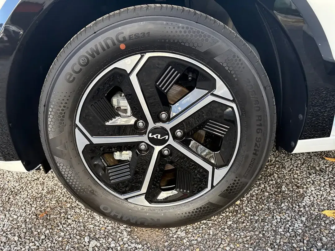 Kia Niro - Thumbnail 14