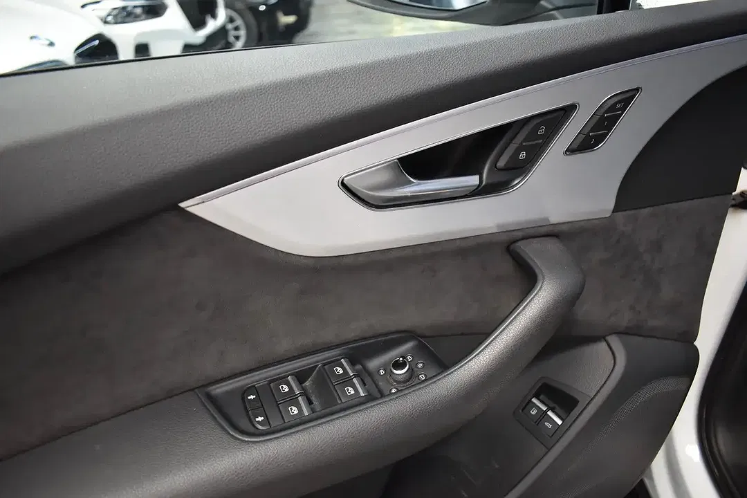 Audi Q7 - Thumbnail 10
