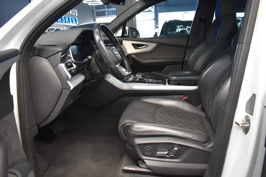 Audi Q7 - Thumbnail 11