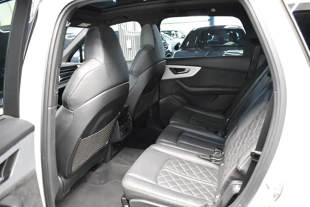 Audi Q7 - Thumbnail 13