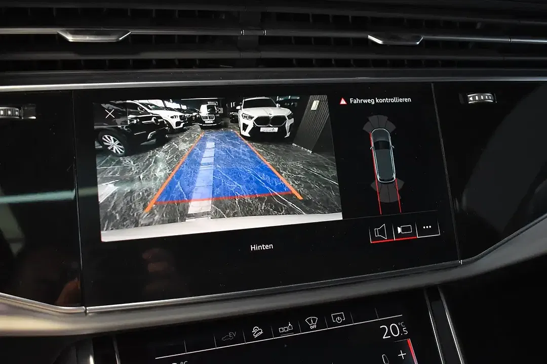 Audi Q7 - Thumbnail 3
