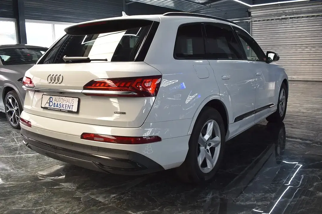 Audi Q7 - Thumbnail 6