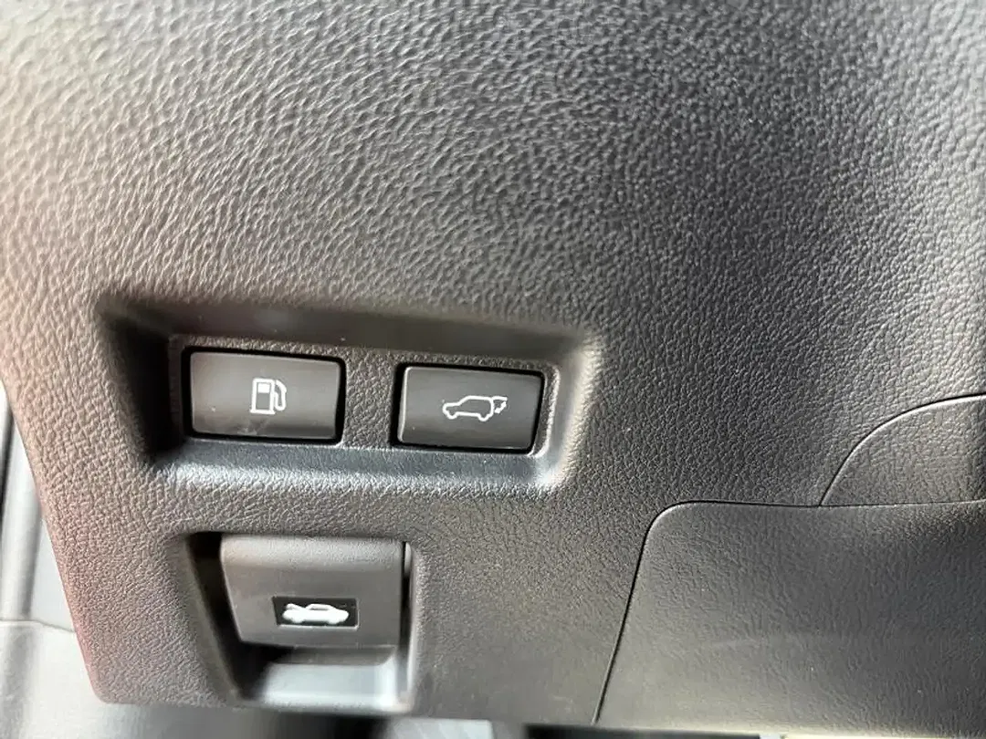 Lexus UX 250h - Thumbnail 20