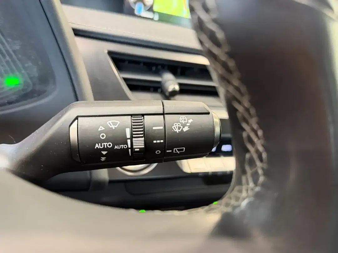Lexus UX 250h - Thumbnail 22