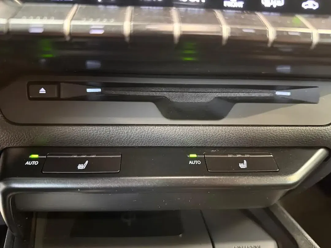Lexus UX 250h - Thumbnail 23