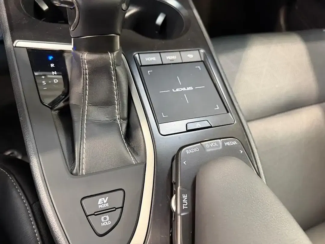 Lexus UX 250h - Thumbnail 25