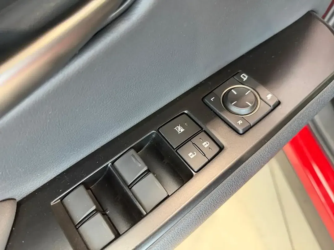 Lexus UX 250h - Thumbnail 9