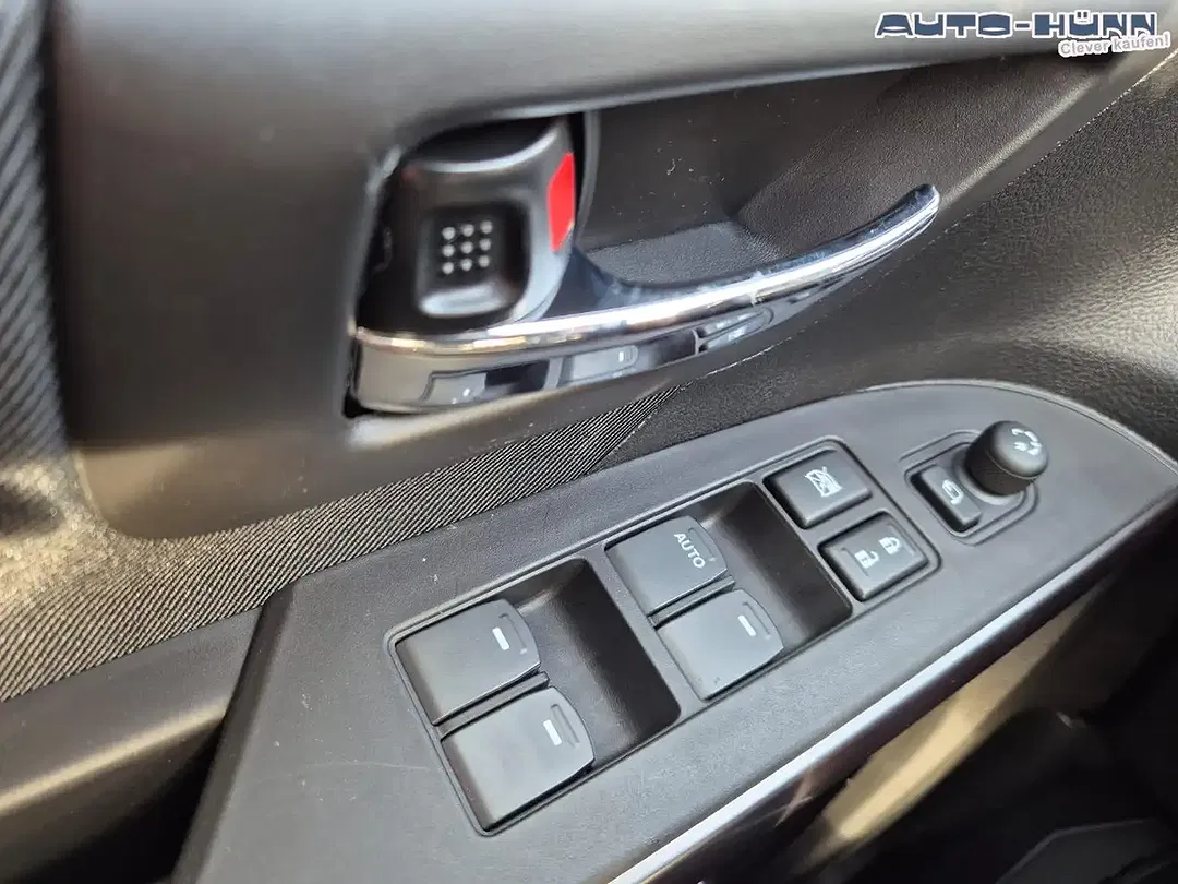 Suzuki S-Cross - Thumbnail 13