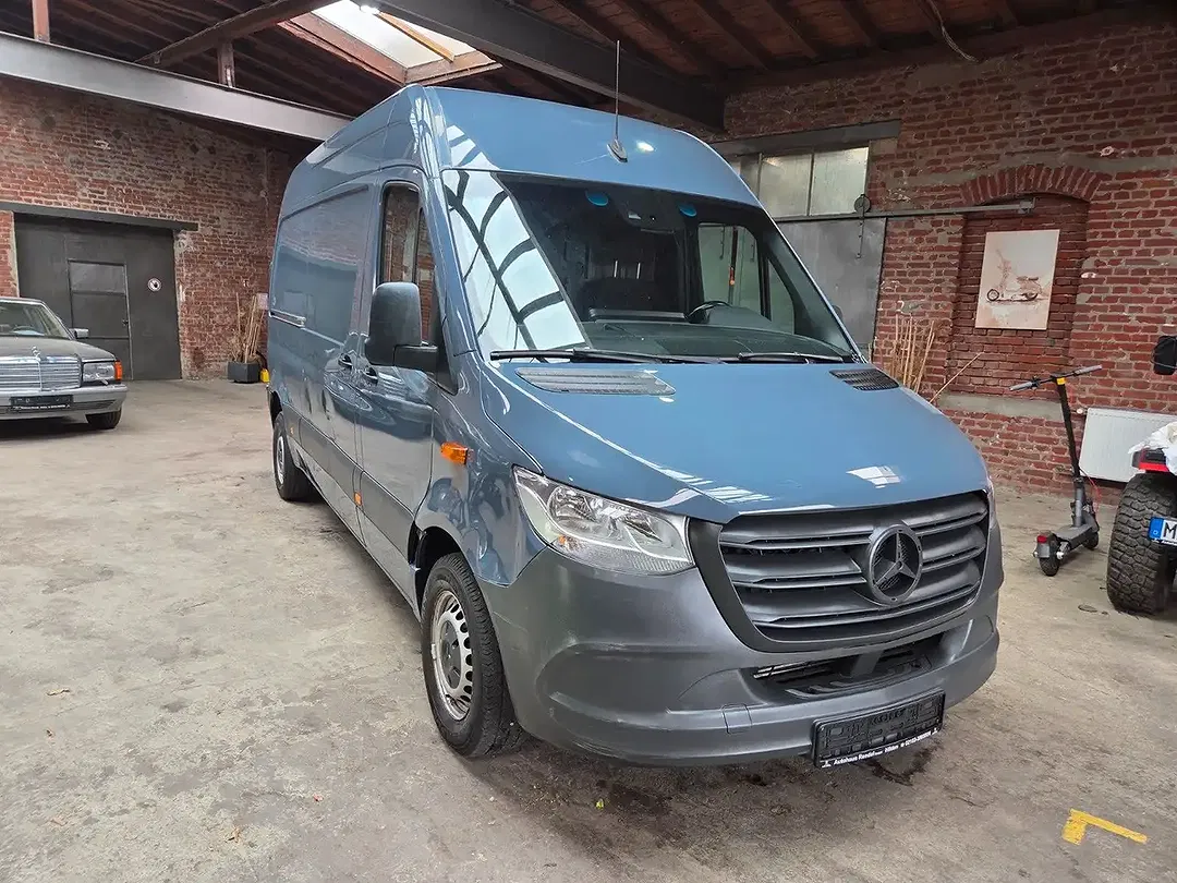 Mercedes-Benz Sprinter - Thumbnail 3