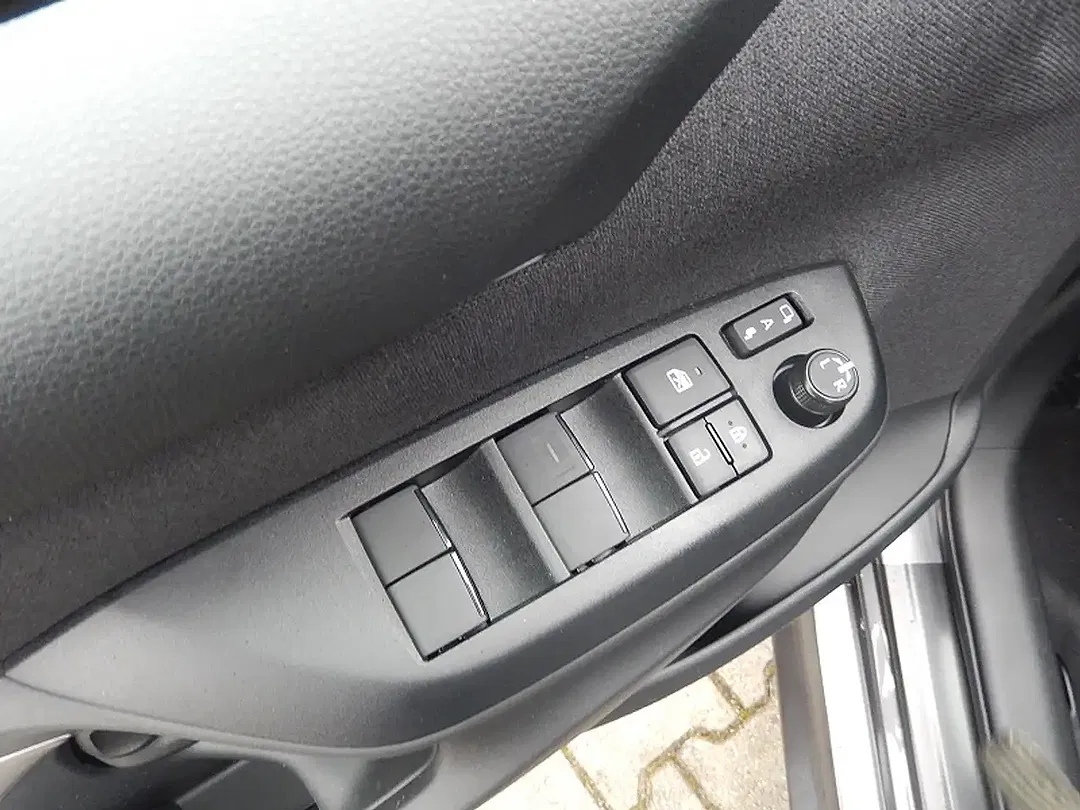 Mazda 2 - Thumbnail 6