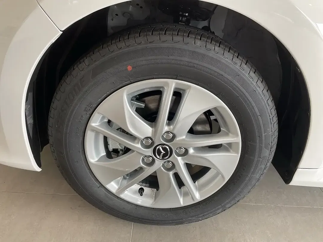Mazda 2 - Thumbnail 5