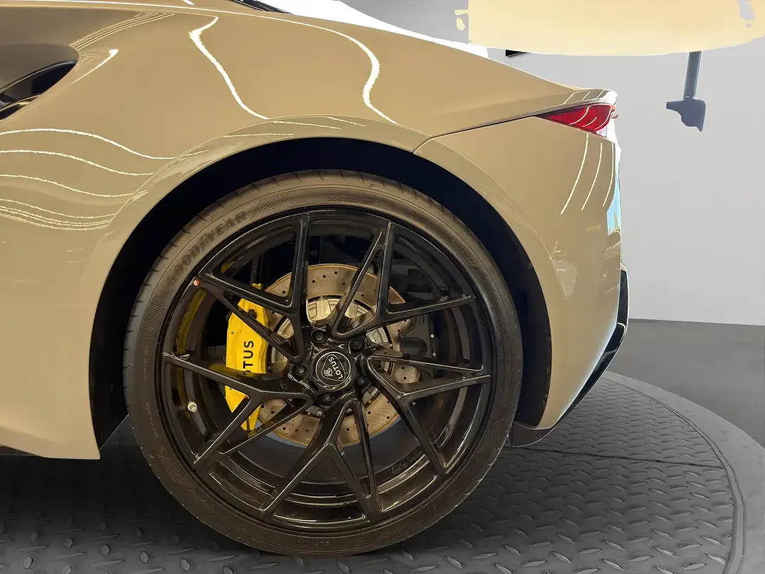 Lotus Emira - Thumbnail 12