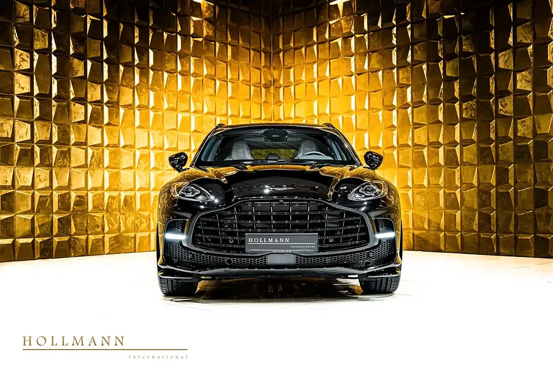 Aston Martin DBX - Thumbnail 2