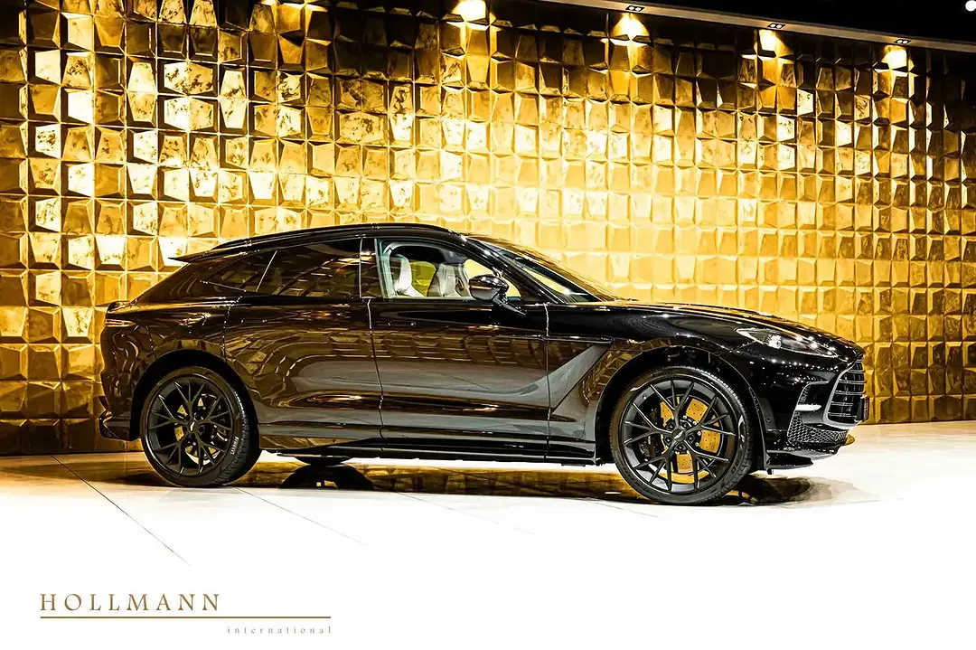 Aston Martin DBX - Thumbnail 3