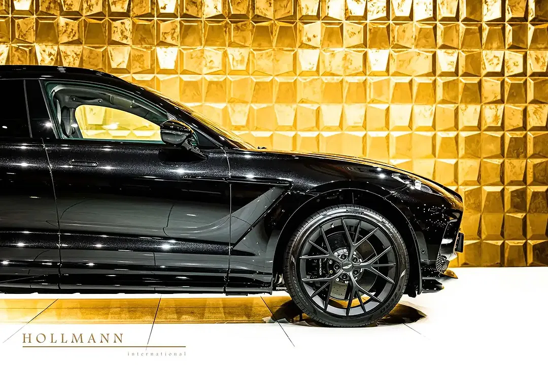 Aston Martin DBX - Thumbnail 9