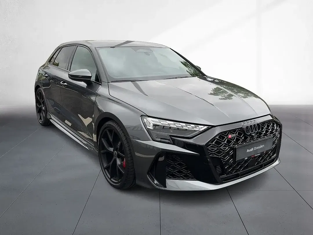 Audi RS3 - Thumbnail 3