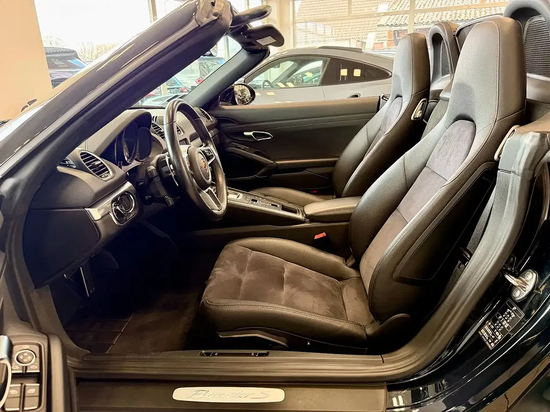 Porsche Boxster - Thumbnail 9