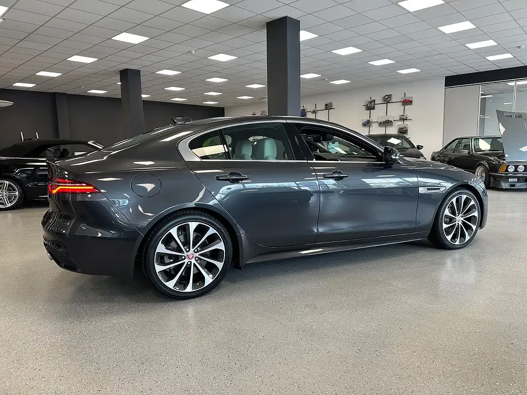 Jaguar XE - Thumbnail 9