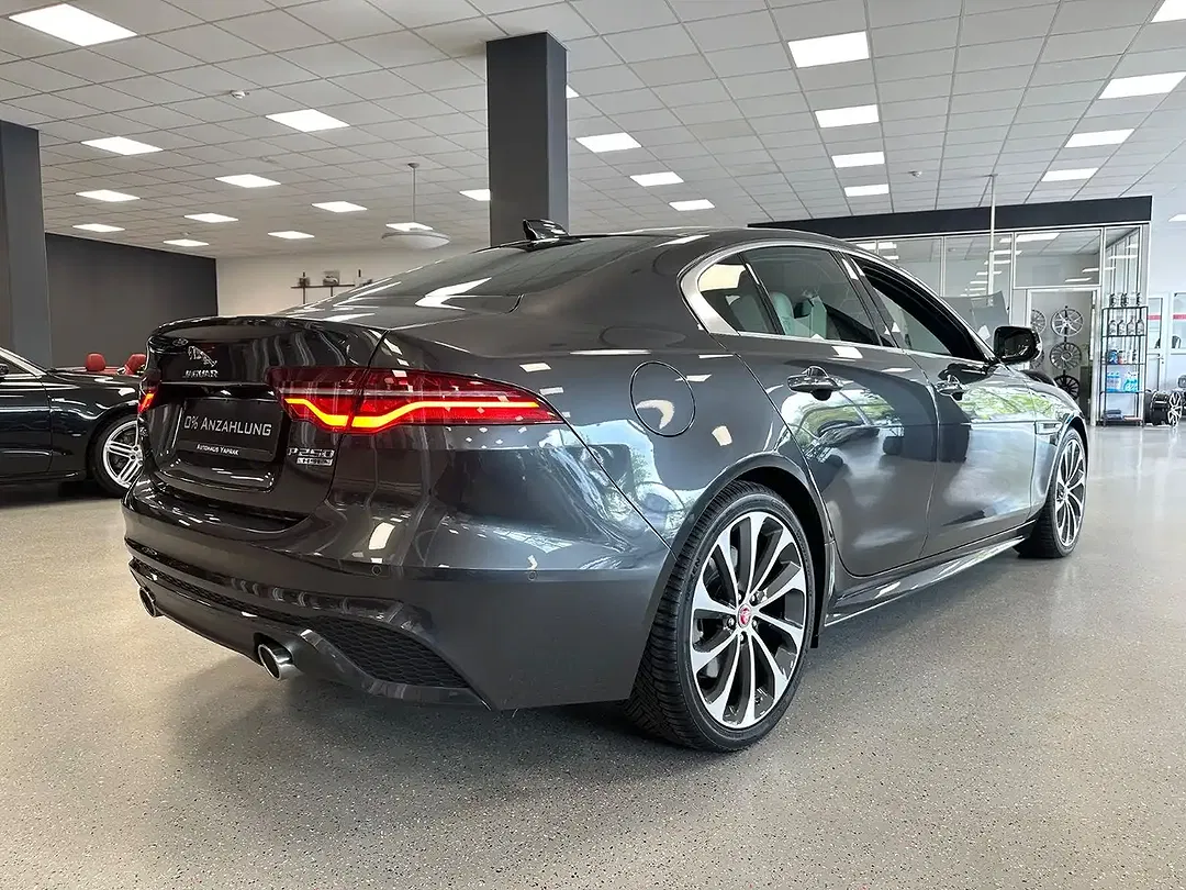 Jaguar XE - Thumbnail 10