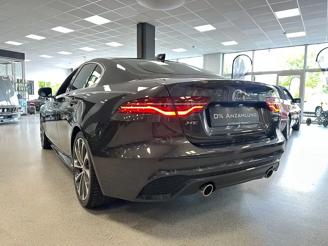Jaguar XE - Thumbnail 12