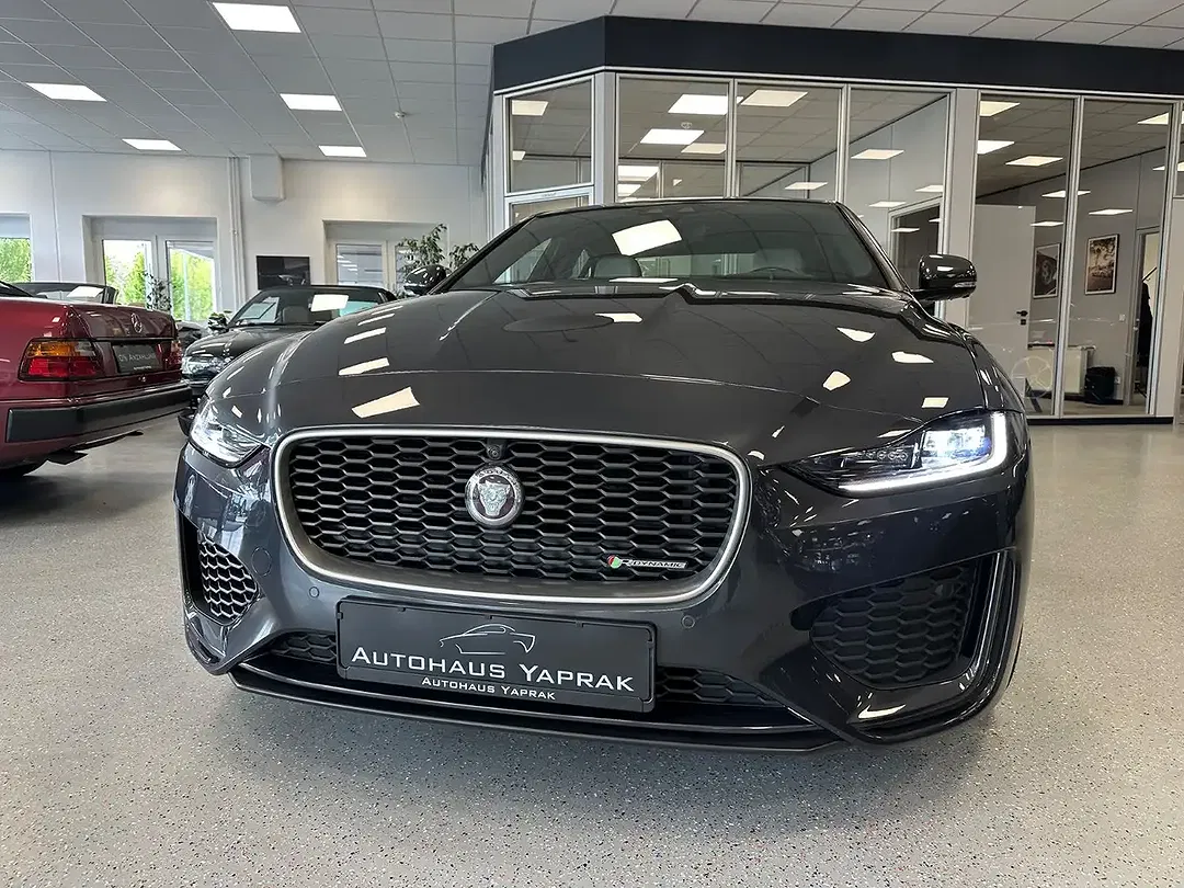 Jaguar XE - Thumbnail 6