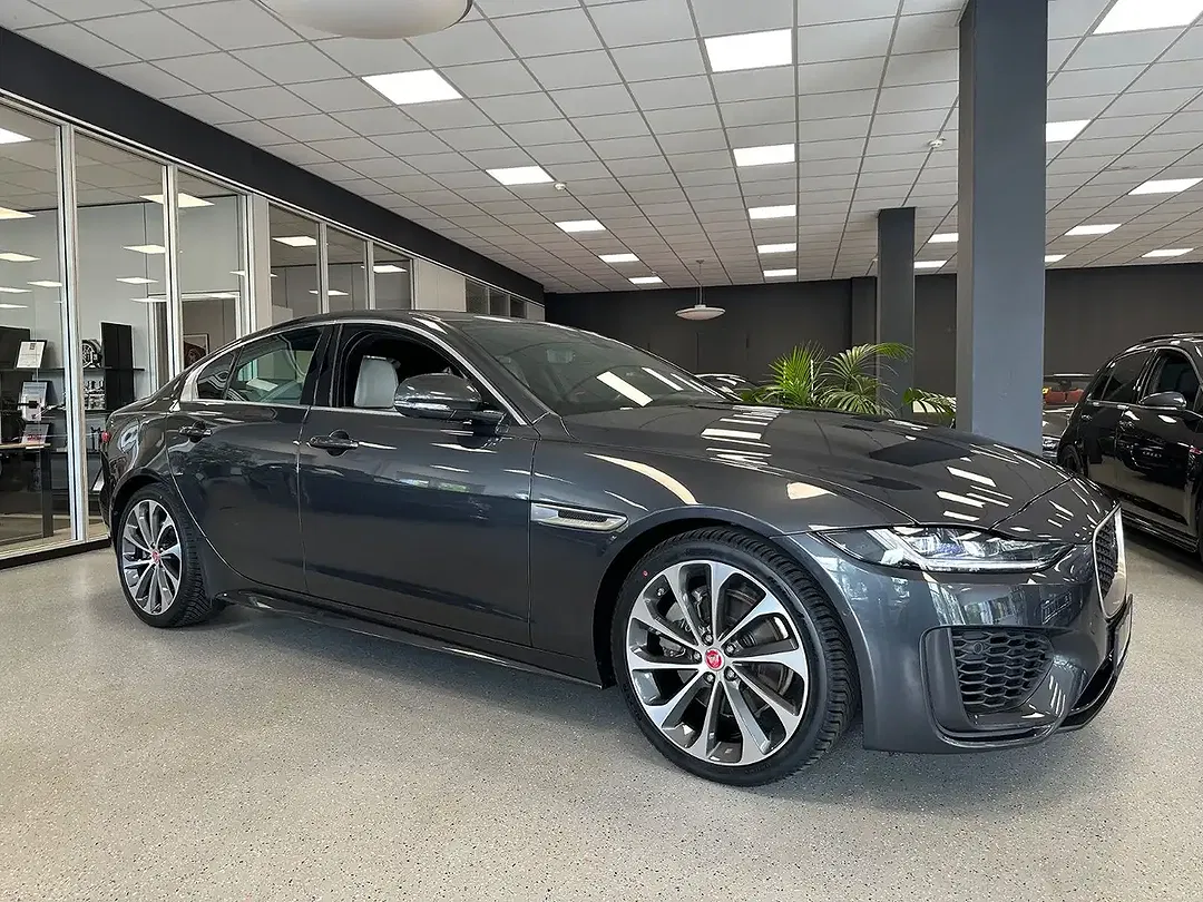 Jaguar XE - Thumbnail 8