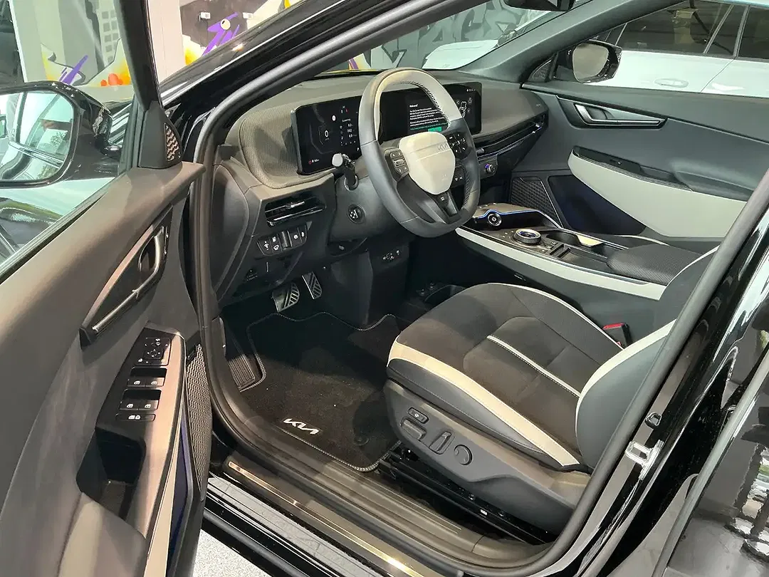 Kia EV6 - Thumbnail 8